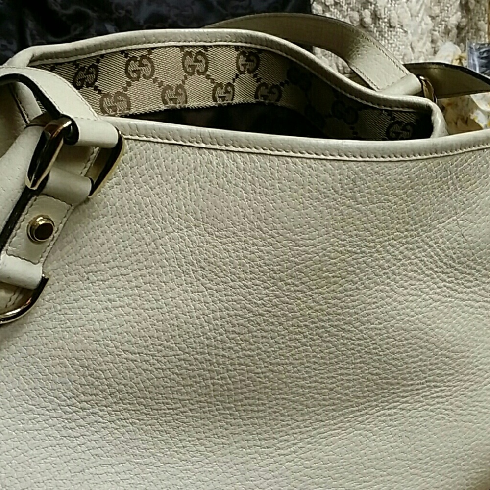 Gucci White Leather Shoulder Bag with Gold Hardware - Picture 4 of 8